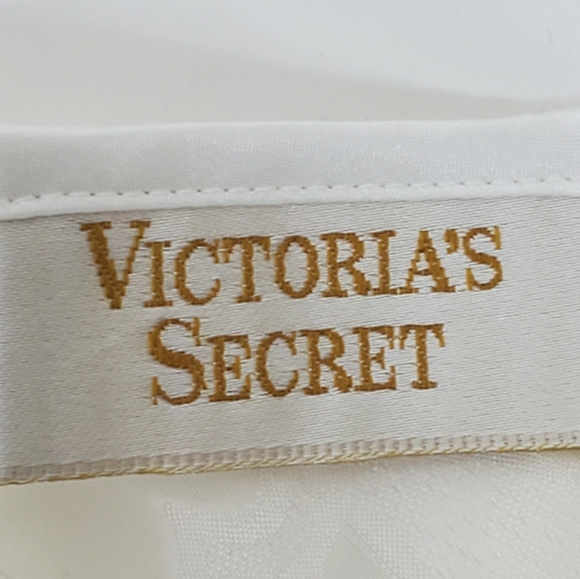 Vintage gold label  nightgown with 23.5" slit, subtle floral sexy chemise medium - Picture 3 of 13